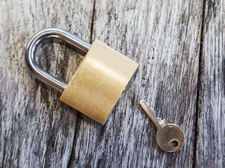 3 Ways to Determine if a Combination Padlock or a Keyed Padlock is Best for Your Needs