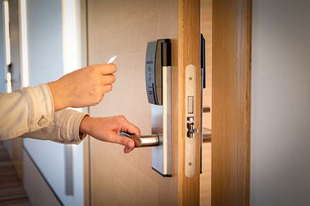 4 Reasons to Consider Adding Keyless Locks at Your Business 